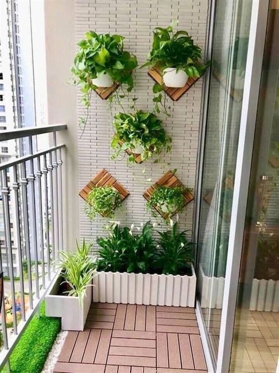 Use of plants and vases to decorate balcony